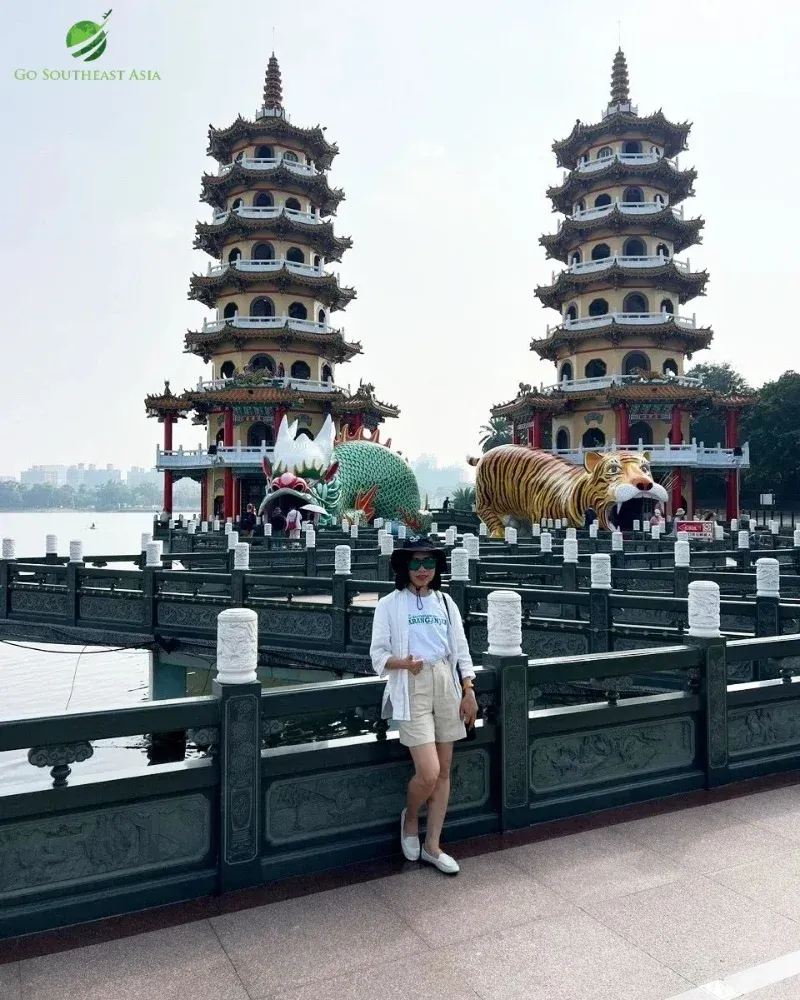 Dragon Tiger Pagodas Kaohsiung Lotus Pond Taiwan