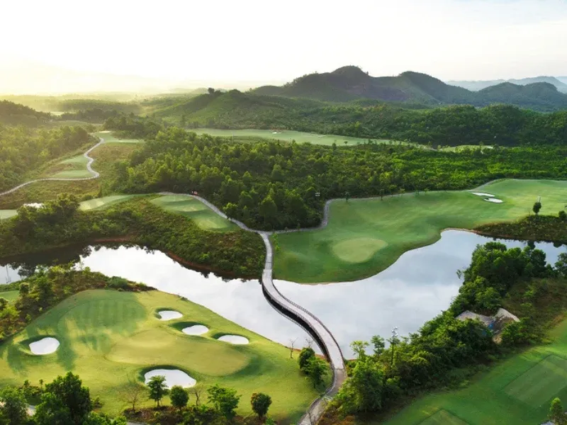 /storage/photos/2/tour-viet-nam/vietnam-luxury-golf-cultural-journey-15-days-of-championship-golf-heritage-coastal-elegance/ba-na-hills-golf-club-3_1781328101_Gq7uLoRz.webp