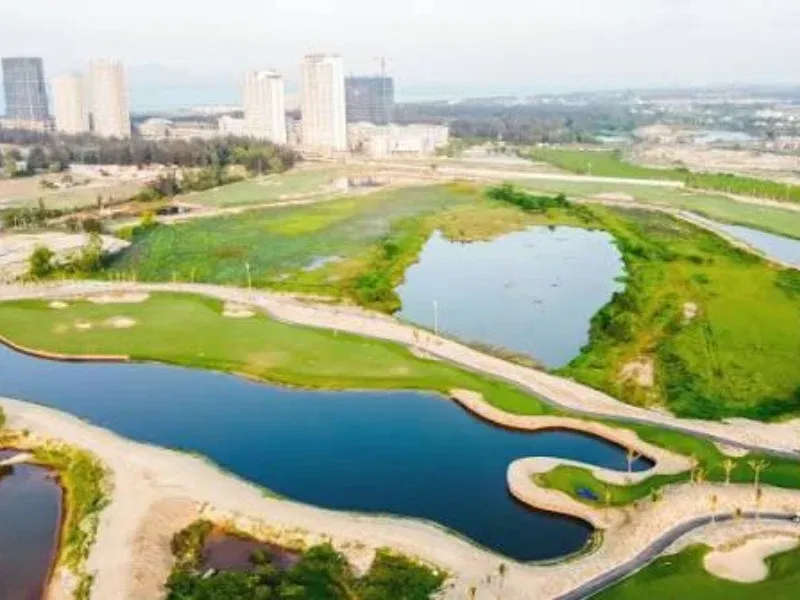 /storage/photos/2/tour-viet-nam/vietnam-luxury-golf-cultural-journey-15-days-of-championship-golf-heritage-coastal-elegance/legend-da-nang-golf-1_1781328103_StQtDgrT.webp