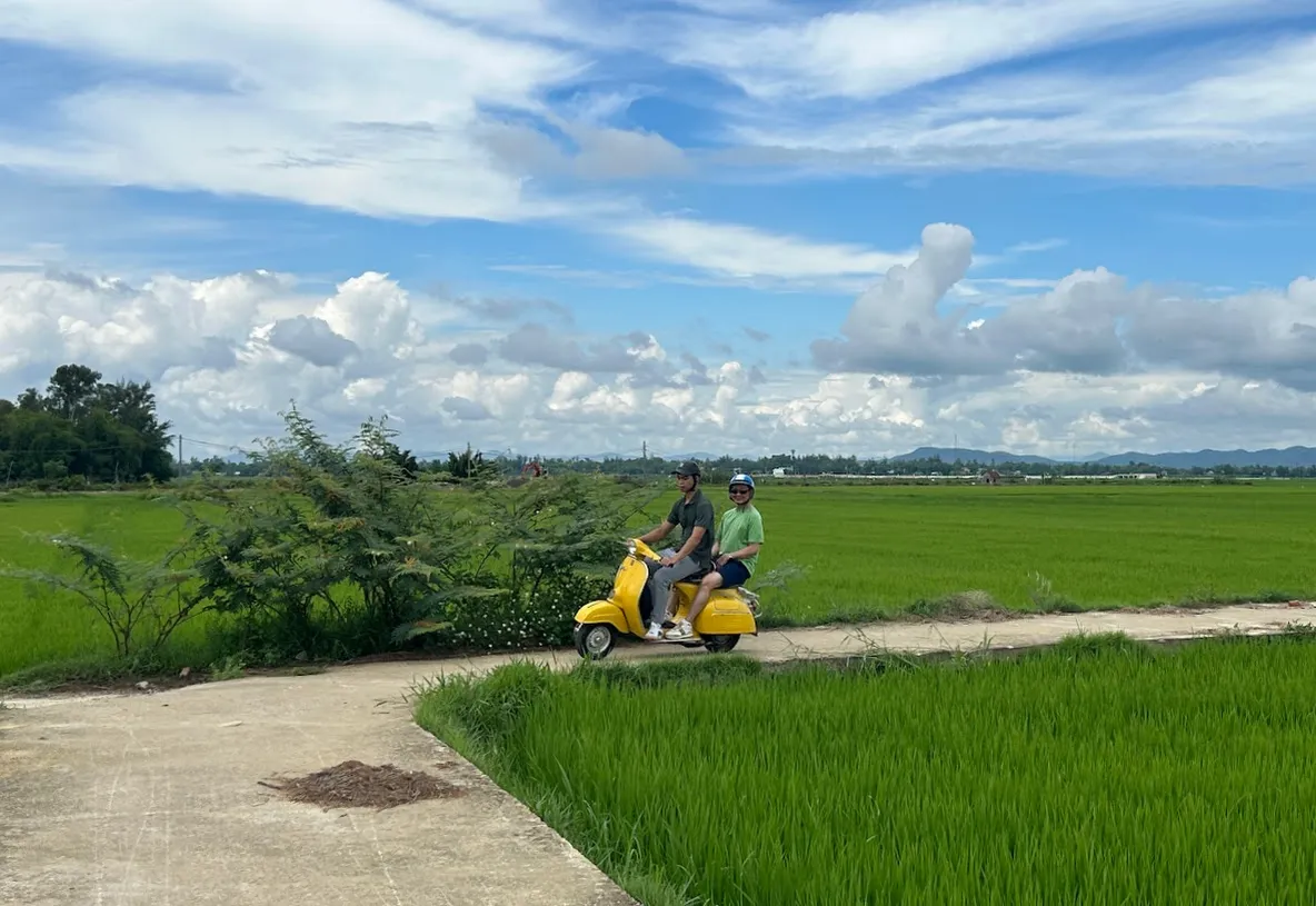 /storage/photos/29/vespa-countryside-hoian_1761543575_C203OcUp.webp
